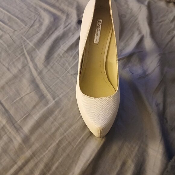BCBGeneration White pumps - Picture 3 of 4